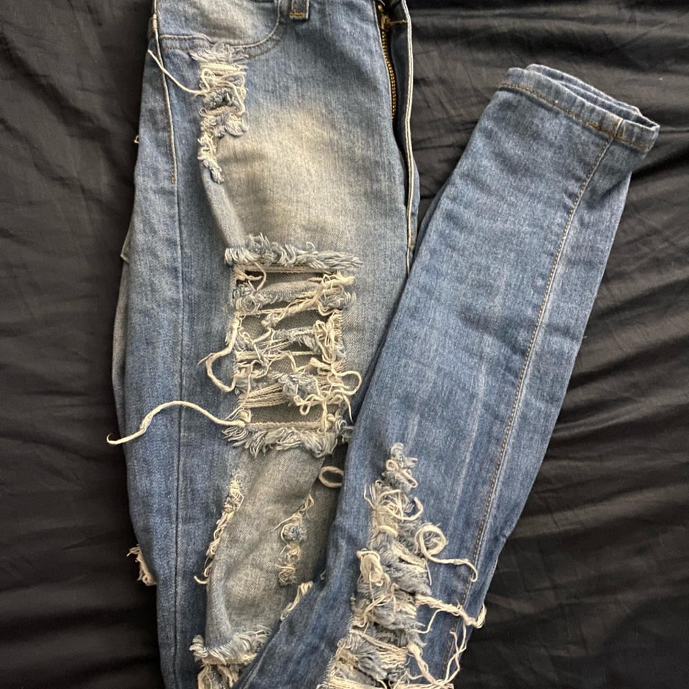 High Rise Ripped Jeans - Picture 4 of 4
